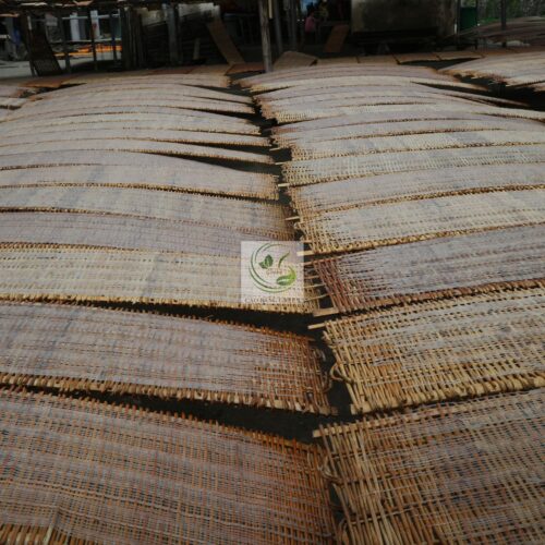 Miến Dong Mỏ Thiếc - 1 Kg 7 Phơi miến dong trước khi cuộn, cân đong để đóng bao bì.