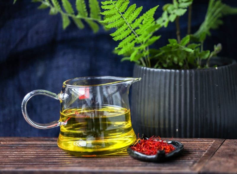 Top 10 loại trà thảo mộc dễ ngủ nên dùng 3 Trà Saffron