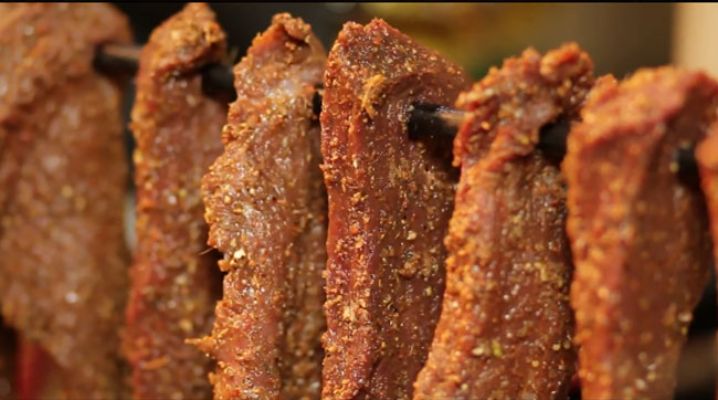 Cách ăn thịt trâu gác bếp chuẩn vị Tây Bắc 2 Những cách ăn thịt trâu gác bếp chuẩn vị.