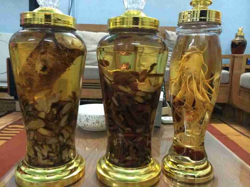 Rượu ngâm lâu năm có tốt không? 1 Rượu ngâm lâu năm – loại rượu an toàn, có hương vị thơm ngon đầy bổ dưỡng.